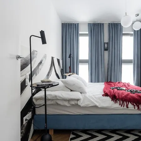 Queen's Gambit By Blue Mandarin 格但斯克