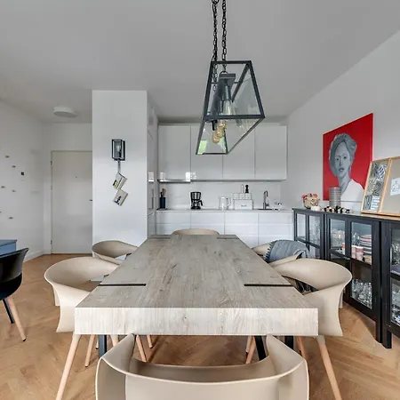 Queen's Gambit By Blue Mandarin