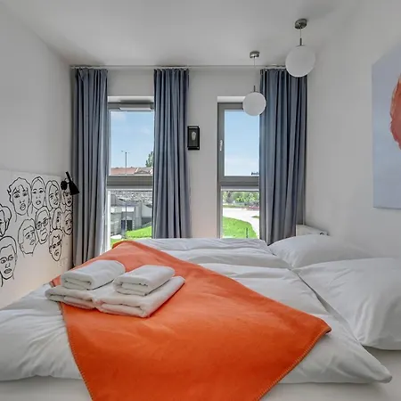 Queen's Gambit By Blue Mandarin