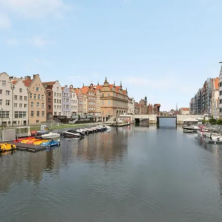 Queen's Gambit By Blue Mandarin *