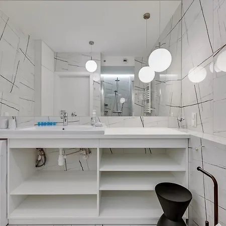 Queen's Gambit By Blue Mandarin