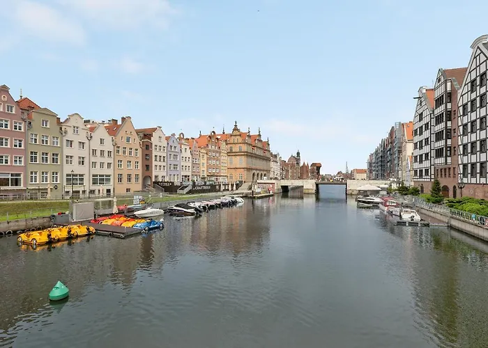 Queen's Gambit By Blue Mandarin *