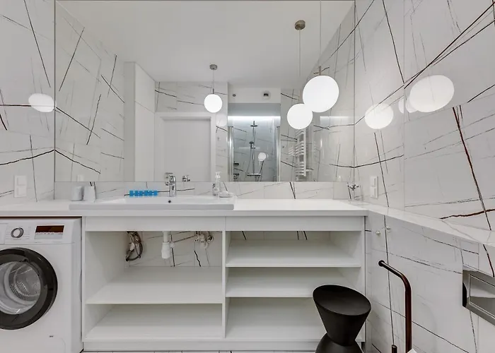 Queen's Gambit By Blue Mandarin